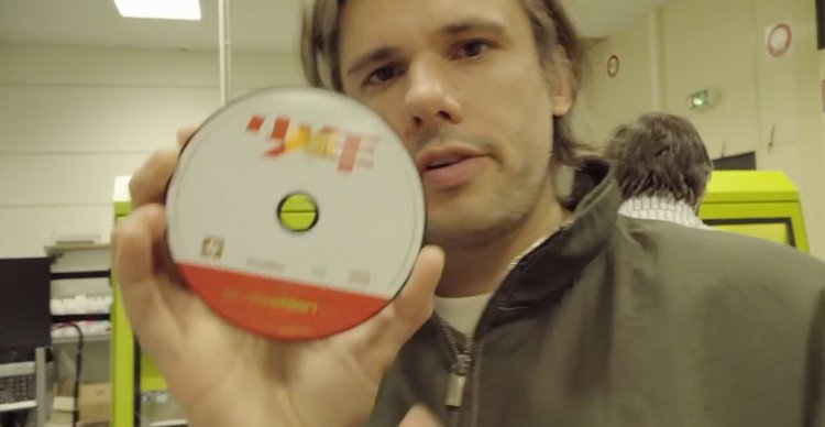 Orelsan nous fait visiter l’usine de fabrication de l’album « Civilisation » ! (Vidéo)