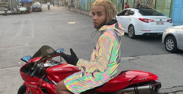 Zola se blesse à moto au cours du tournage d’un clip !